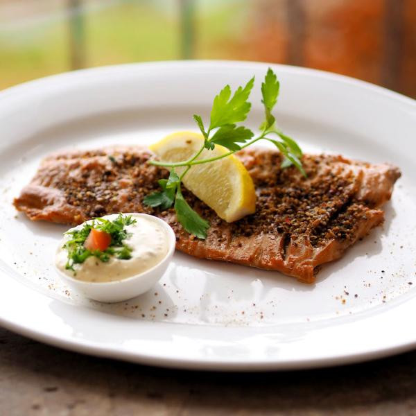 Produktfoto zu Karpfenfilet mit Pfeffer geräuchert